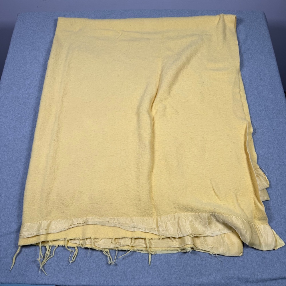 Vintage 70s 80s Yellow Grandma Blanket Satin Trim Binding Throw Bedding Twin